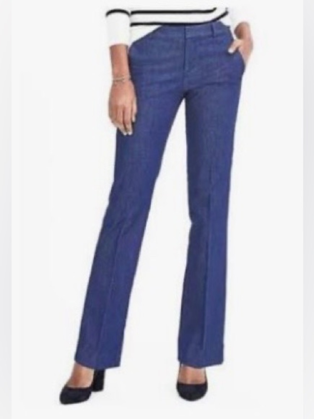 Banana Republic Logan Blue Denim with Branded Waist Label
Size 8